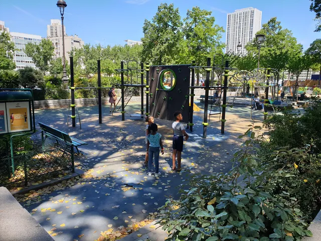 square du quai de la Loire