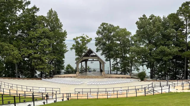 PEACHTREE POINT PAVILION & AMPHITHEATER