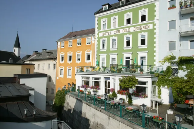 Keramikhotel Goldener Brunnen
