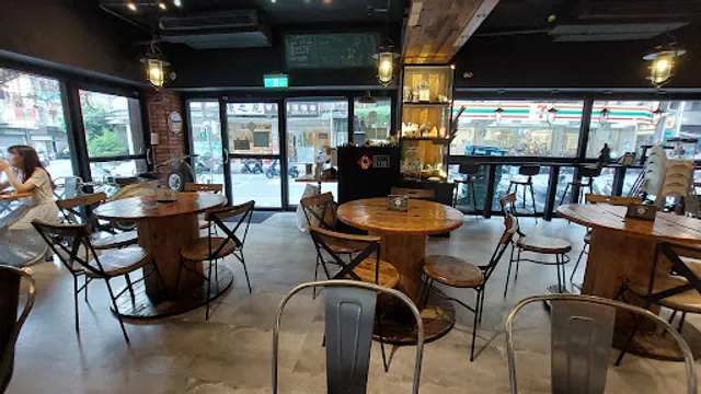 Burgerhood by Khi Ke Thsu