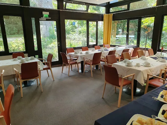 Café-Restaurant im Park