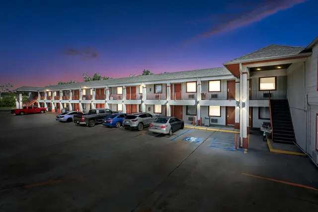 Extended Stay Laplace Inn