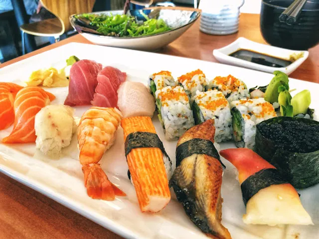 Simon Sushi at Lakeshore