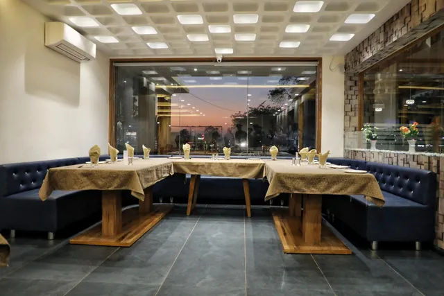 Hotel CarreFour, Patan