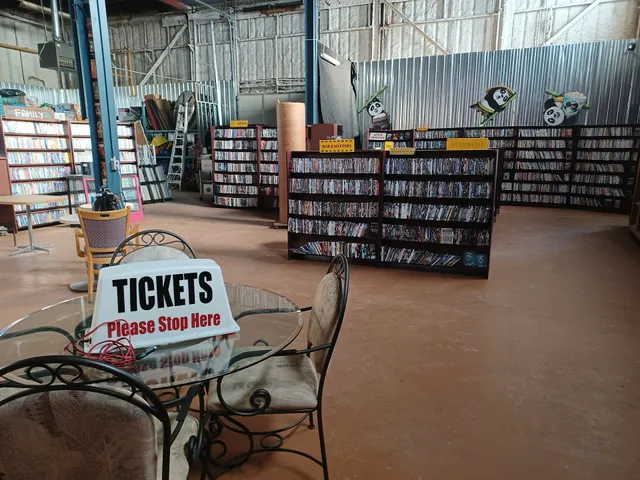 1000 Islands Drive In