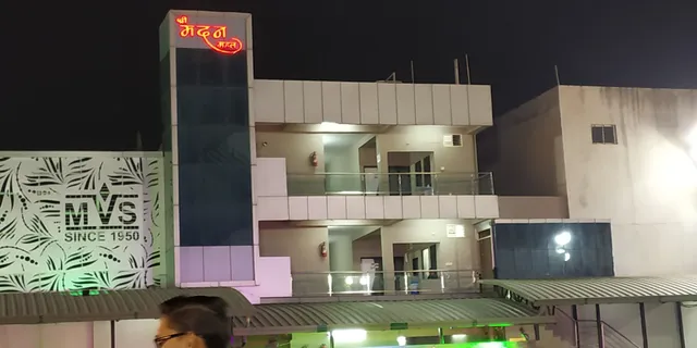 OYO 62197 Shri Madan Mahal