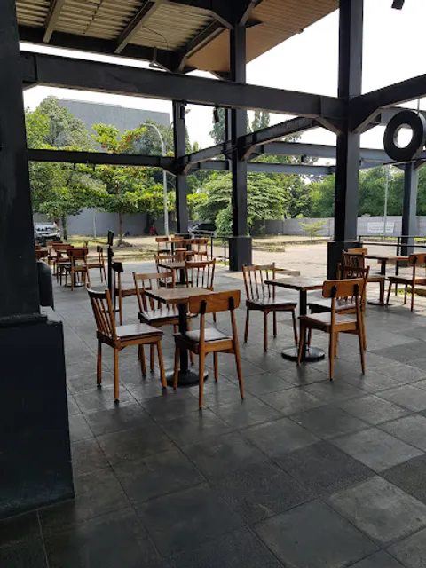 J.CO Donuts and Mako