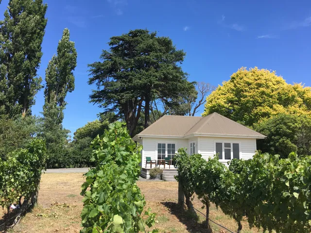 Tuki Vineyard Cottage Accommodation
