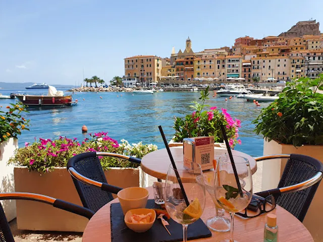 Sparkling American Bar