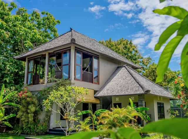 Padang Padang Surf Camp