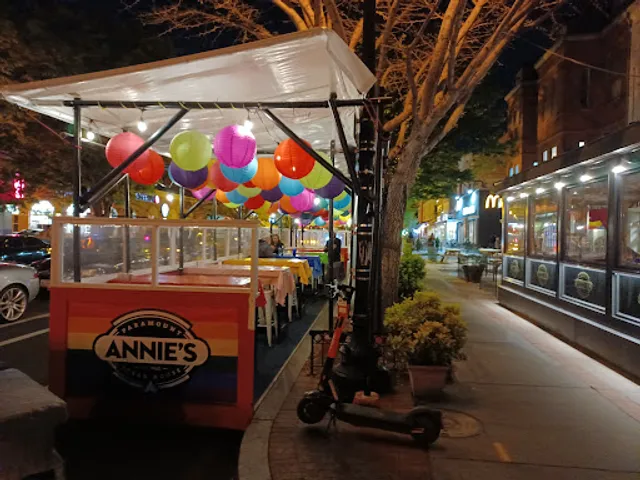 Annie's Paramount Steak House