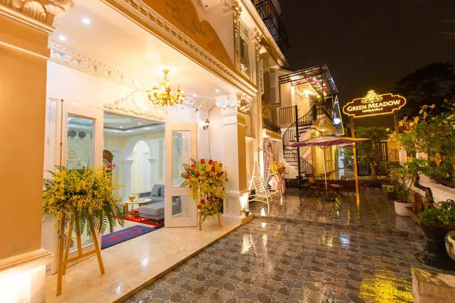 GREEN MEADOW VILLA&café