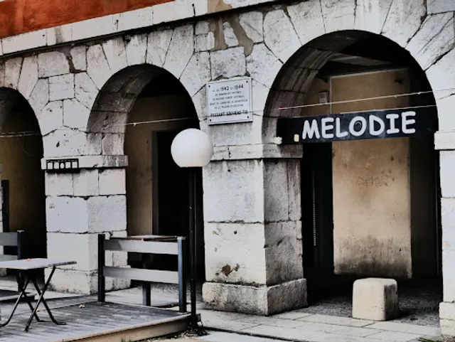 Melodie Australian Pub