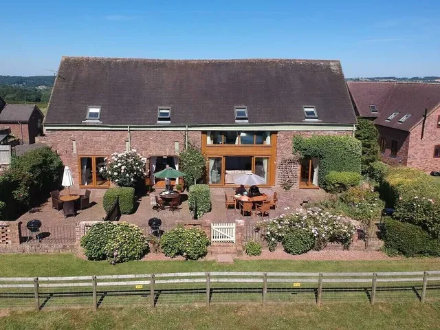 The Dinney Farmhouse Bed & Breakfast