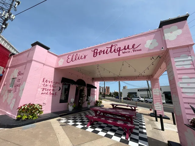 Magnolia Market Guest Parking