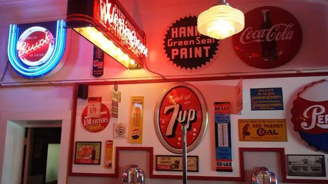 Mom's Diner & Pizzeria