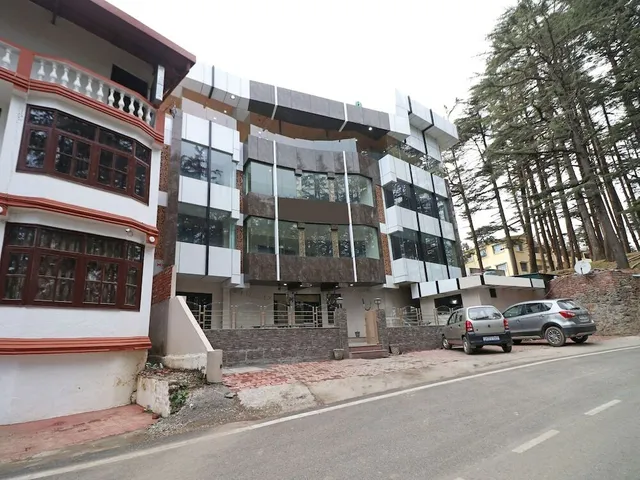 OYO 11877 Royal Residency