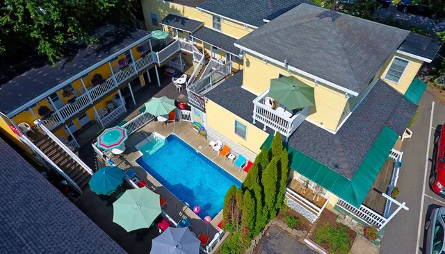 The Yellow Giraffe Motel