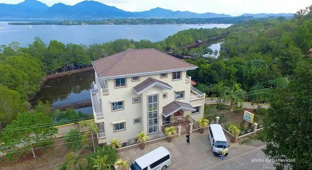 Villa de Sierra Vista Bay and Mountain View Inn