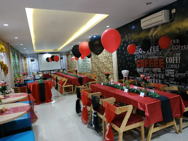 Raya Cafe and Resto Madiun