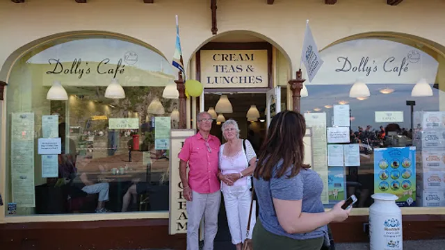 Dolly's Cafe