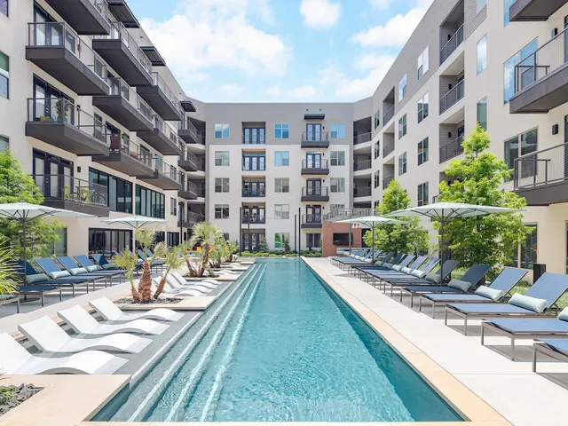 Flats at River North