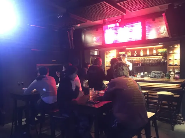 Débris / P.B. Restaurant