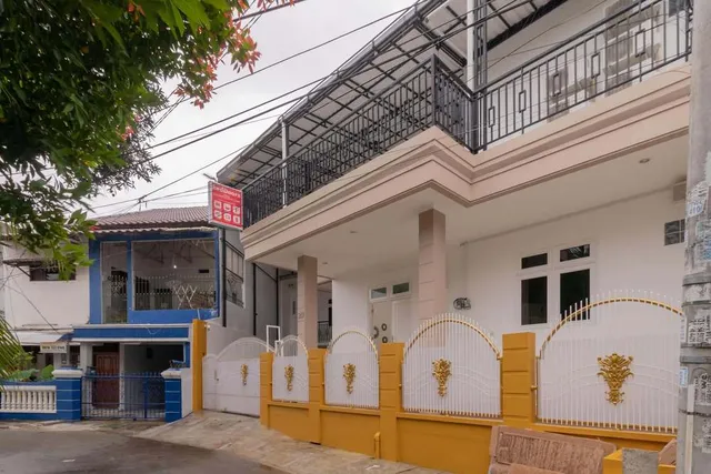 RedDoorz Syariah near Summarecon Mall Bekasi