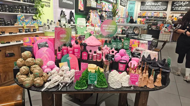 Lush Cosmetics Mall at Bay Plaza