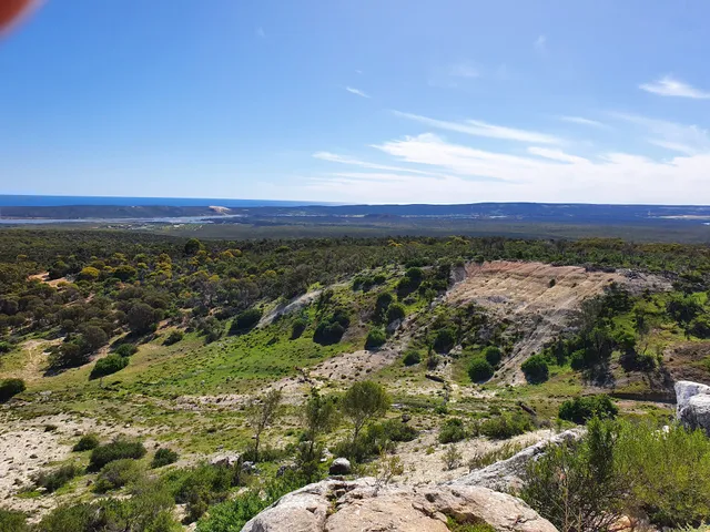 Meanarra Hill Lookout (Mallee Fowl walk)
