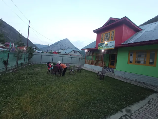 FRIENDS ENCLAVE GUREZ