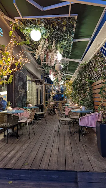 sempre coffee & cocktail bar