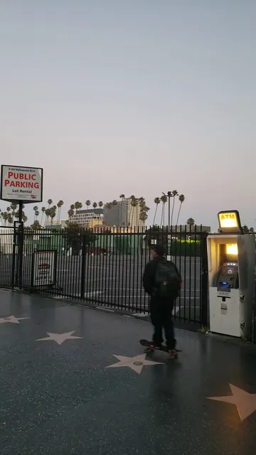 6104 Hollywood Blvd Parking