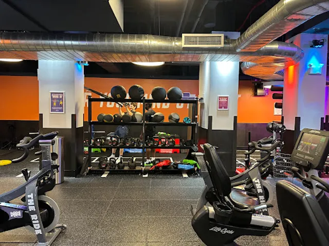 Crunch Fitness - Midtown East