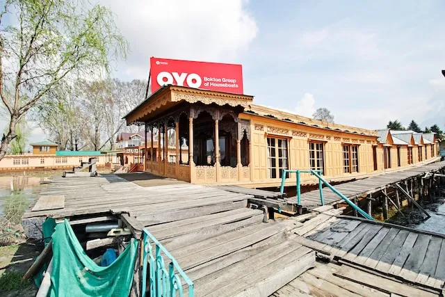 OYO 5056 Houseboat Batkoo