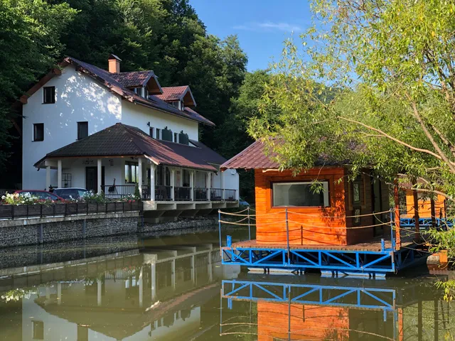 Vernis Boutique & Lodges