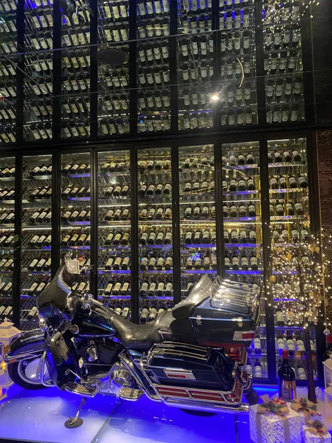 Xuzhou Yan Huayang Nianhua Yunlong Branch