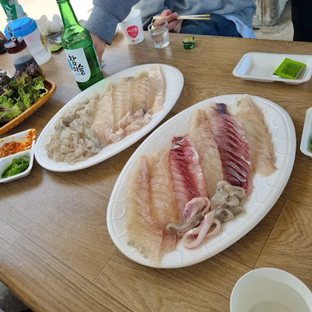 사천항 수산물직판장 20호 만복수산 Sacheon port seafood wholesale no20 Manbok