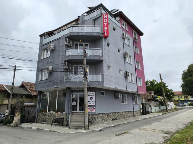 Семеен хотел „Крамус“