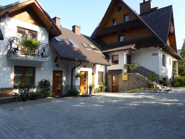 Noclegi "Pod Jaworzyną" -pokoje i apartamenty