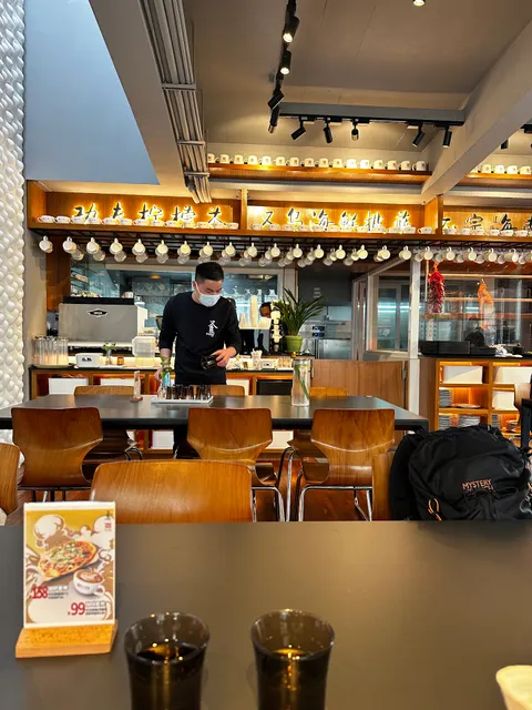 Youniao Pizza Hainan Chicken Rice