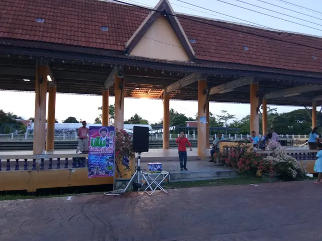 Floating Canal Ranot