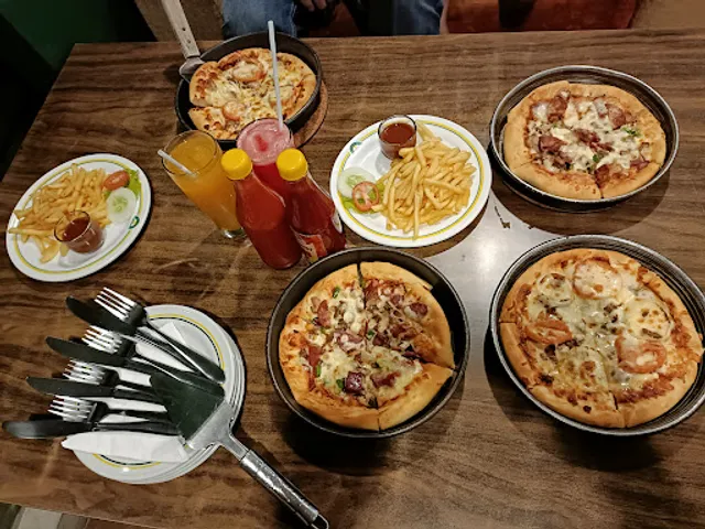 Pizza Ria Kafe Restaurant