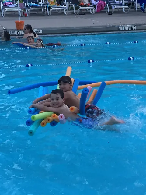 Roslyn Pines Swim & Tennis