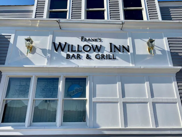 Frank's Willow Inn Bar &Grill