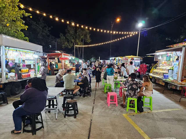 Pantai Cenang night market