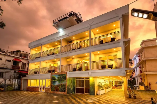 CLOUD CASTLE RESORTS AND SPA MUNNAR-4 STAR SWIMMING POOL RESORT