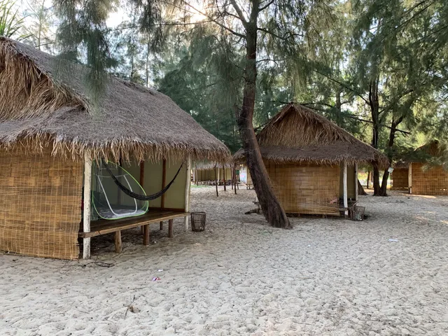 Hula Hula Restaurant & Bungalows