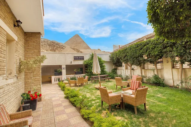 Villa Khufu Pyramids