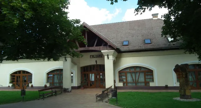 Palotabozsoki Faluház Panzió